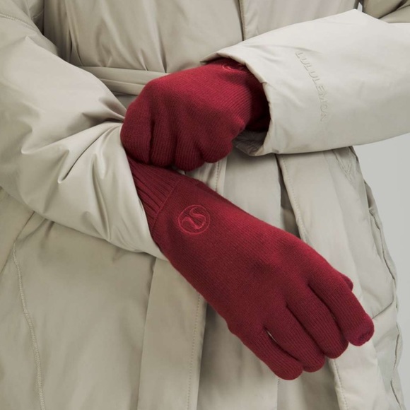 NWT Lululemon Warm Revelation Gloves *Tech In Sz M/L - Picture 2 of 3